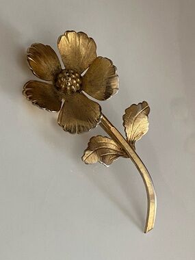 Signed Giovanni Gold Floral Brooch